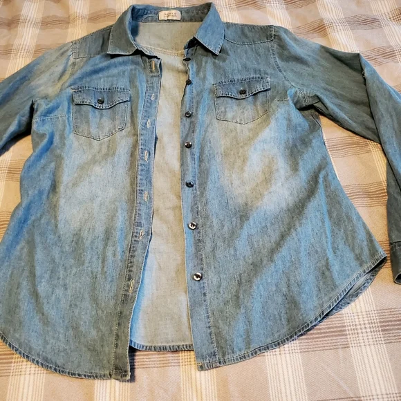 Light Jean women's button down - Picture 2 of 11